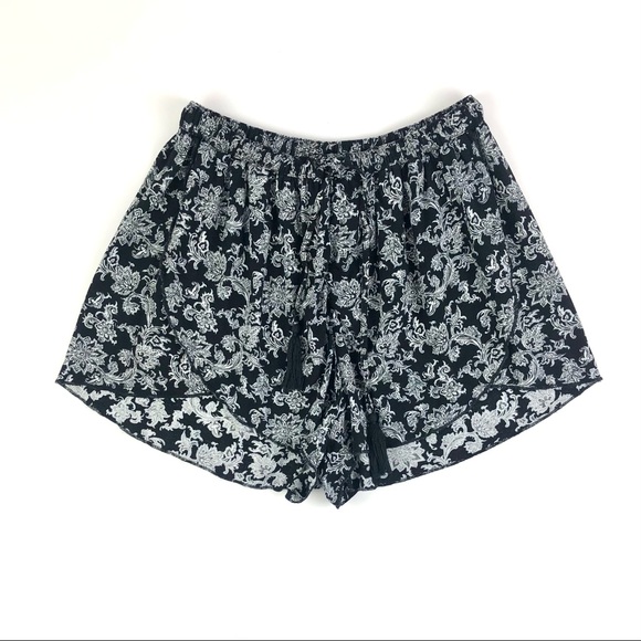 Abercrombie & Fitch Drapey Pattern Tassel Shorts - Picture 2 of 8